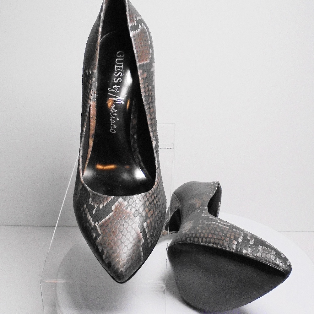 COPY - COPY - Womens GUESS Leather Pump Size 7 Medium